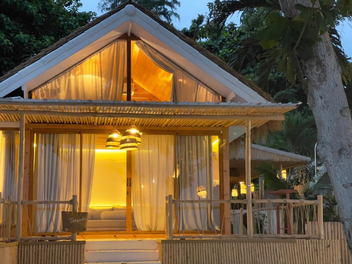 Tonsak सहारा Koh Samet