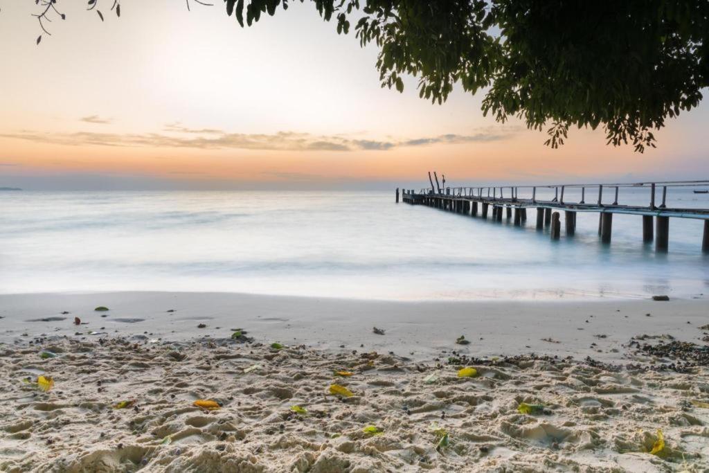 Tonsak सहारा Koh Samet
